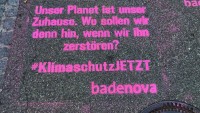 Klimaschutz-Spruch mit Kreidespray in Waldshut-Tiengen.